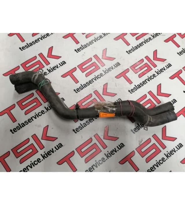 Трубка с помпы в нагреватель, Tesla Model S (OEM 6007354-00-E)