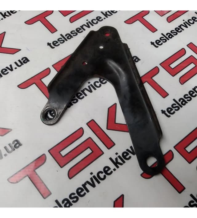 Метал. пласт правый, Tesla Model S (OEM 6008490-00-A)