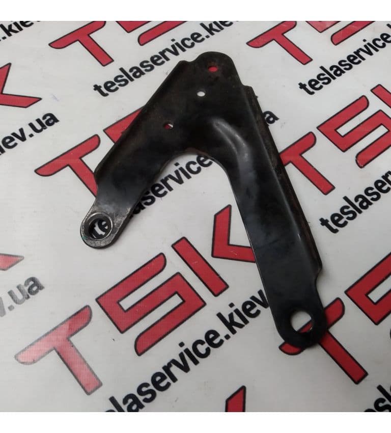 Метал. пласт правый, Tesla Model S (OEM 6008490-00-A)