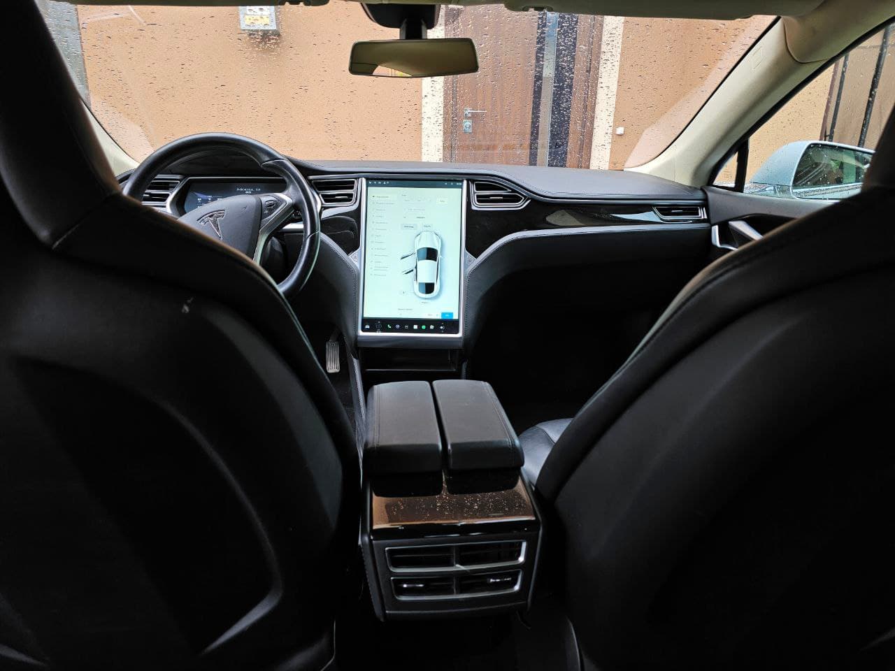 Tesla Model S 2014