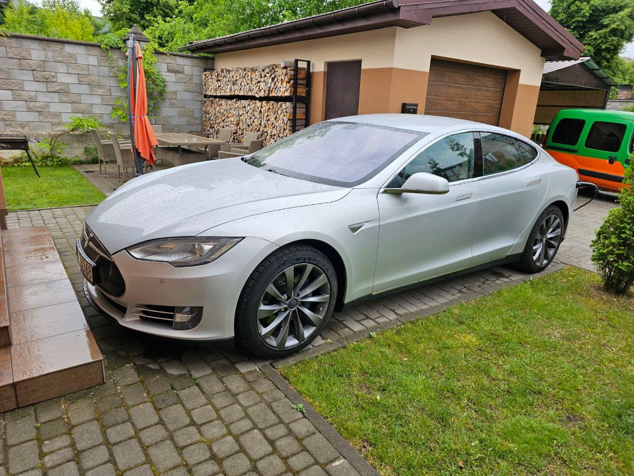 Tesla Model S 2014