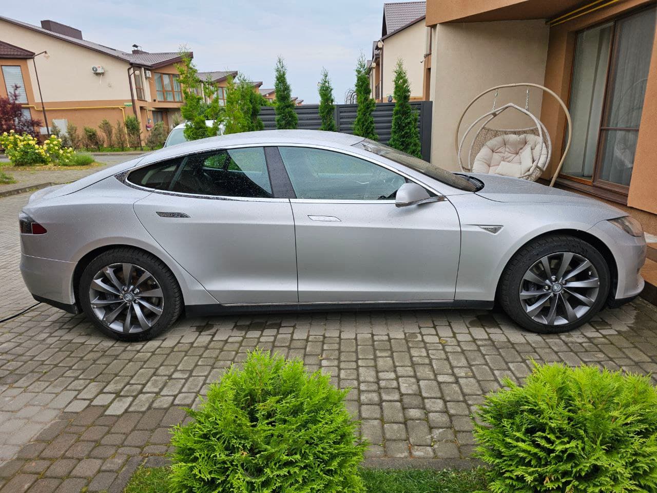 Tesla Model S 2014