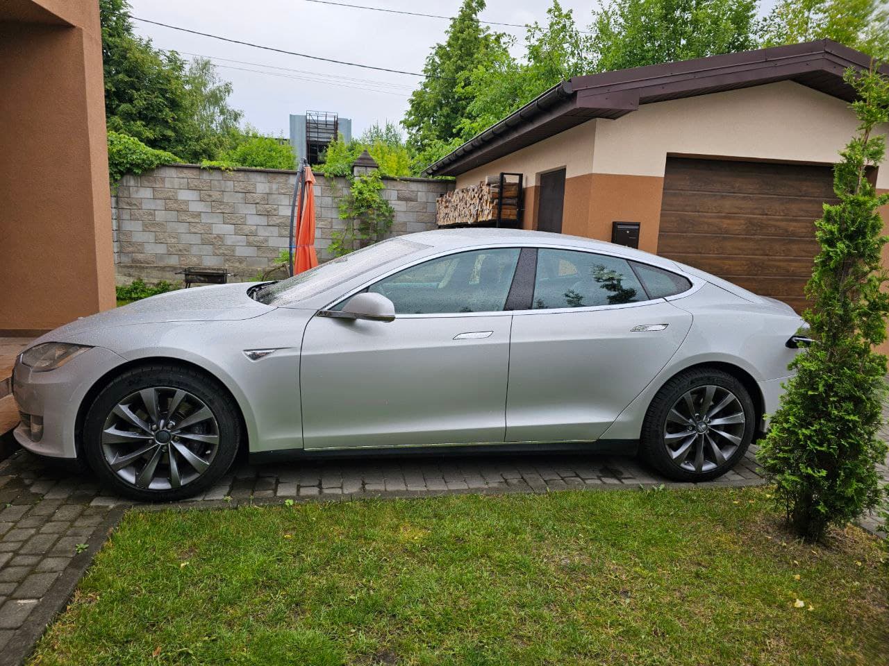 Tesla Model S 2014