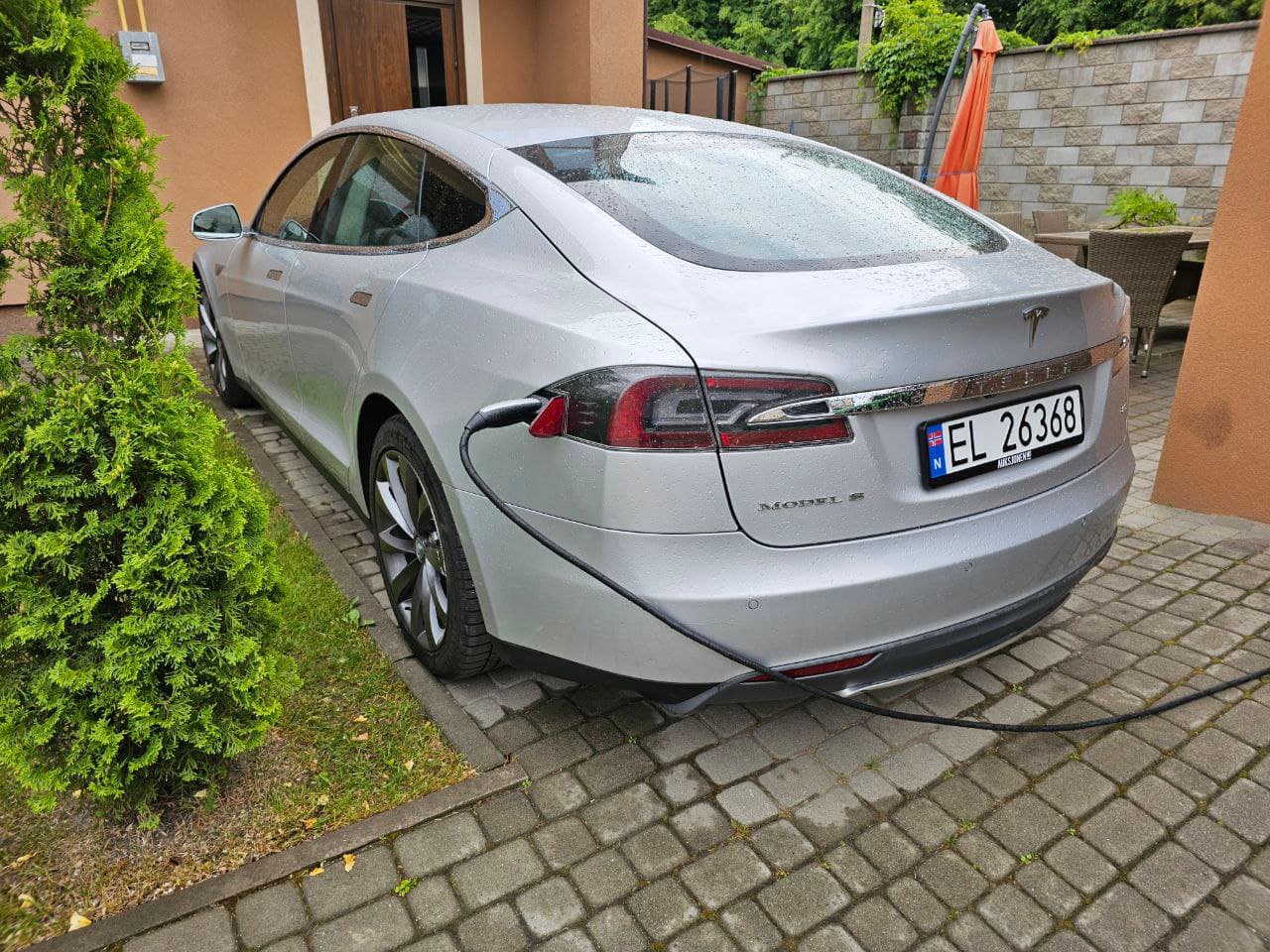 Tesla Model S 2014