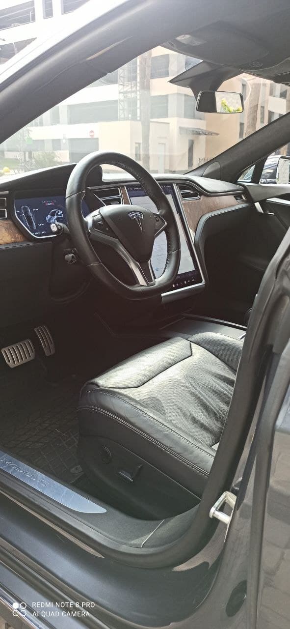 Tesla Model S 2016
