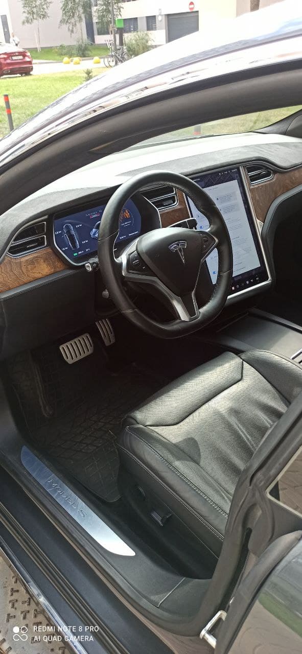 Tesla Model S 2016