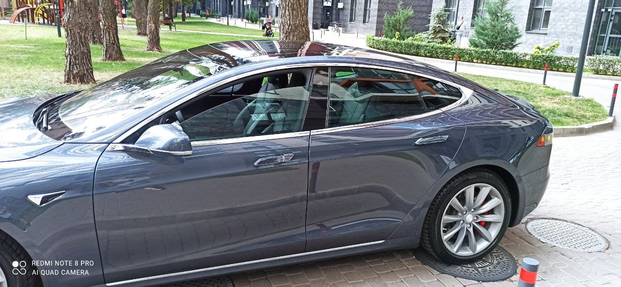 Tesla Model S 2016