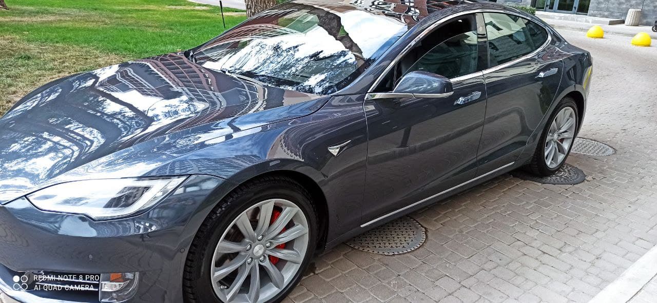 Tesla Model S 2016