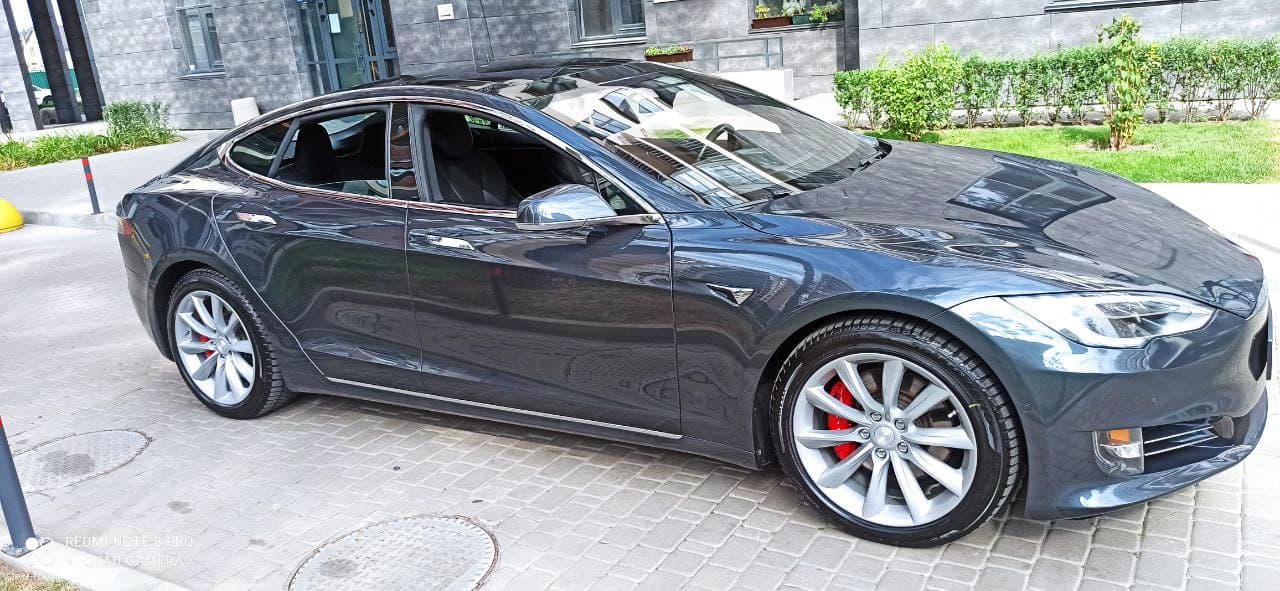 Tesla Model S 2016