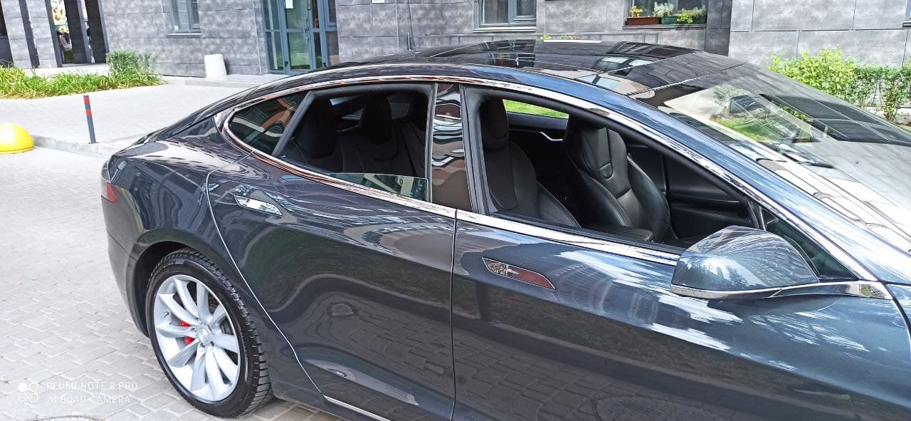 Tesla Model S 2016