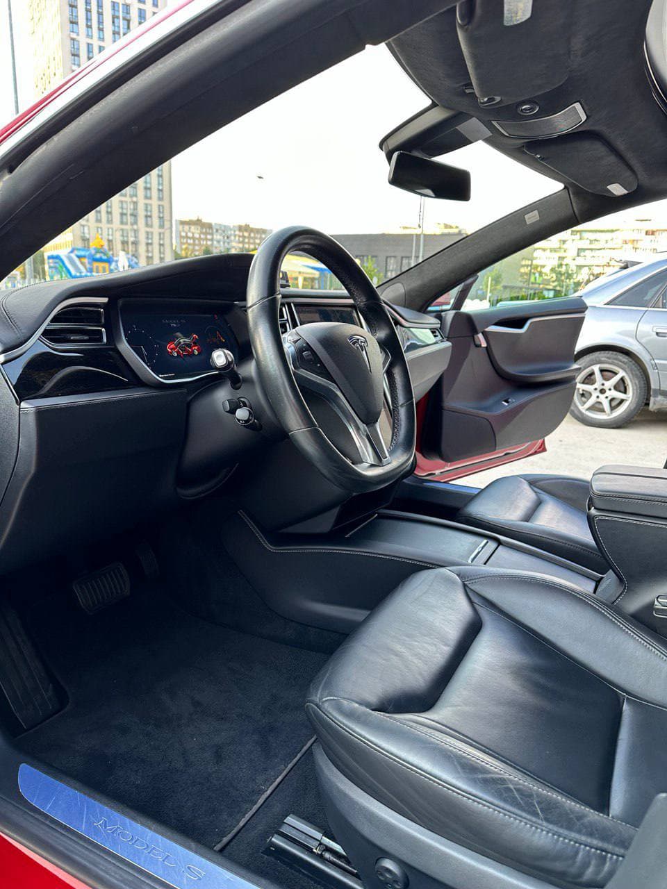 Tesla Model S 2016