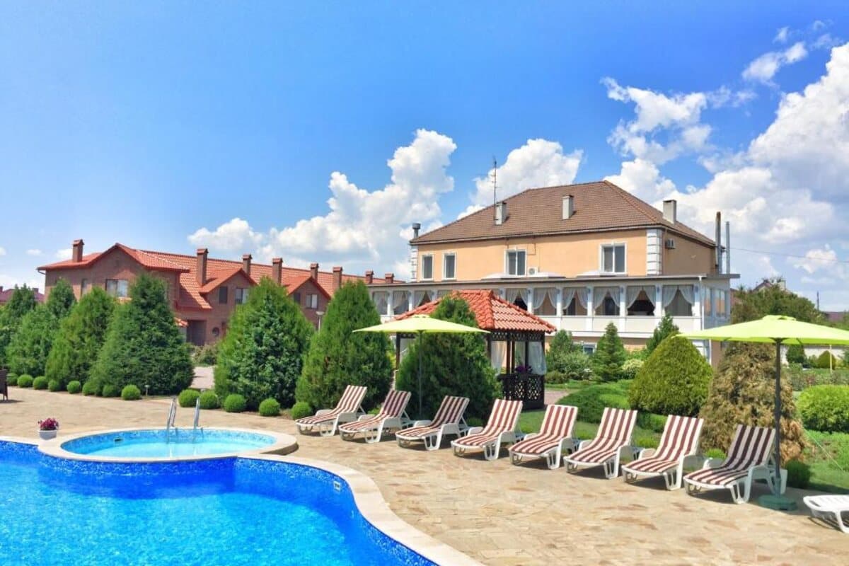 Veles Hotel & Restaurant — Готель, Одеса