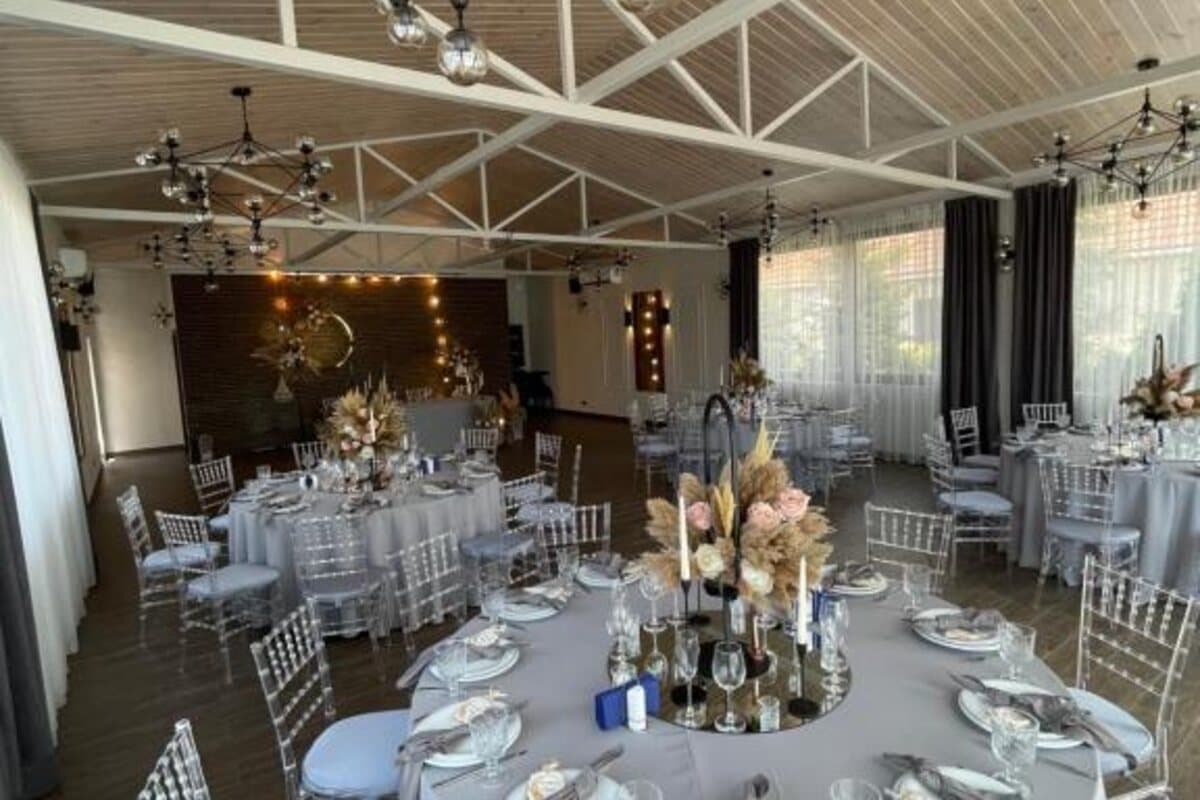 Veles Hotel & Restaurant