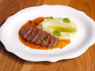 Качине філе з картопляним пюре