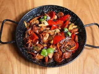 Пательня м'ясна зі свининою та овочами