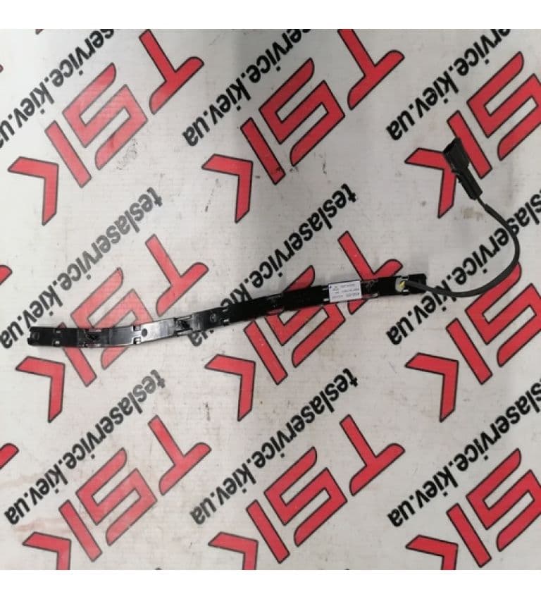 Подсветка дверной ручки передней {MS_MSR}, Tesla Model S (OEM 1002977-00-F)