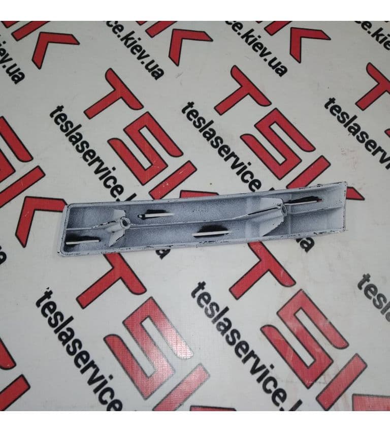 Кронштейн фары противотуманной правой, Tesla Model S (OEM 1003126-00-F)