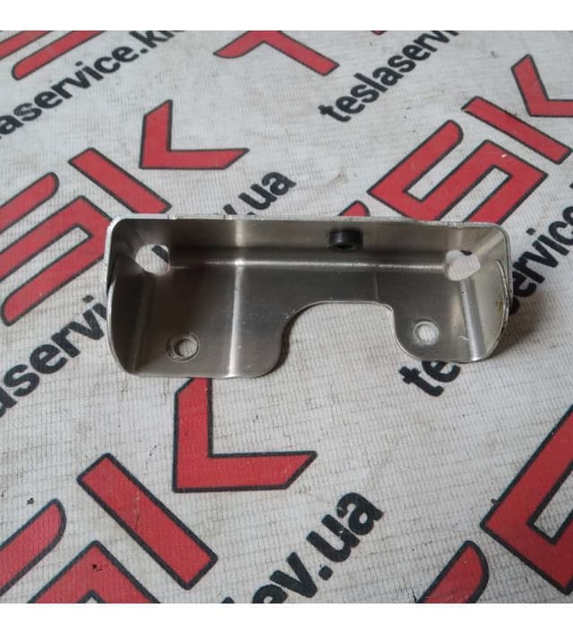 Кронштейн карты двери задней правой {MS_MSR}, Tesla Model S (OEM 1003140-00-B)