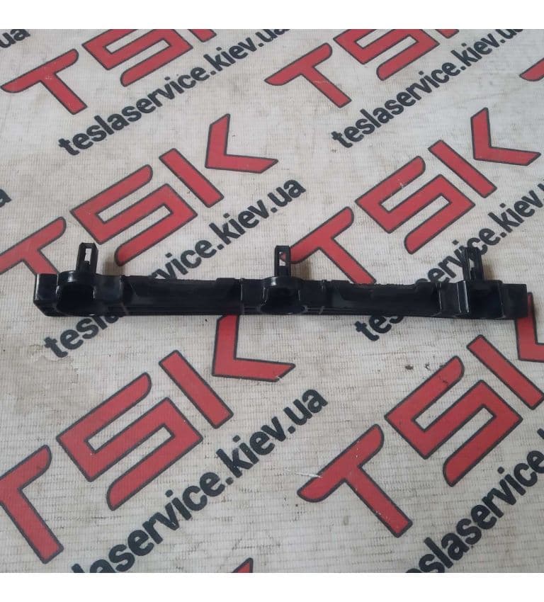 Направляющая накладки порога передняя, правая {MS_MSR}, Tesla Model S (OEM 1003693-00-C)