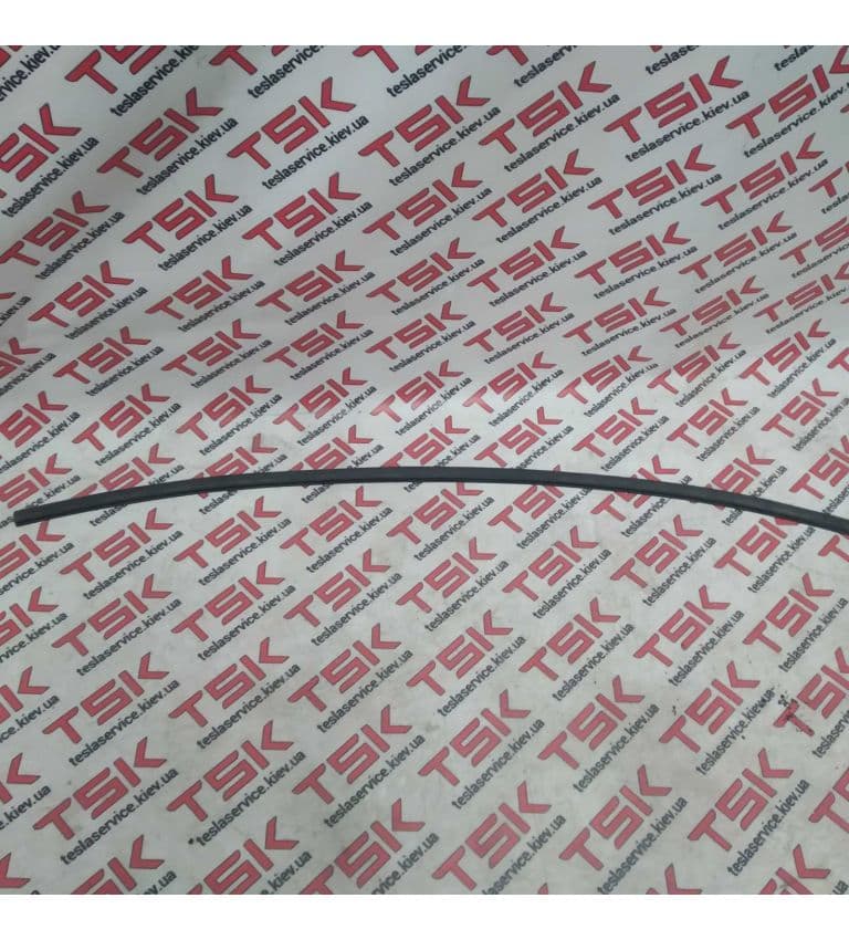 Уплотнитель лобового стекла {MS_MSR}, Tesla Model S (OEM 1004376-00-D)