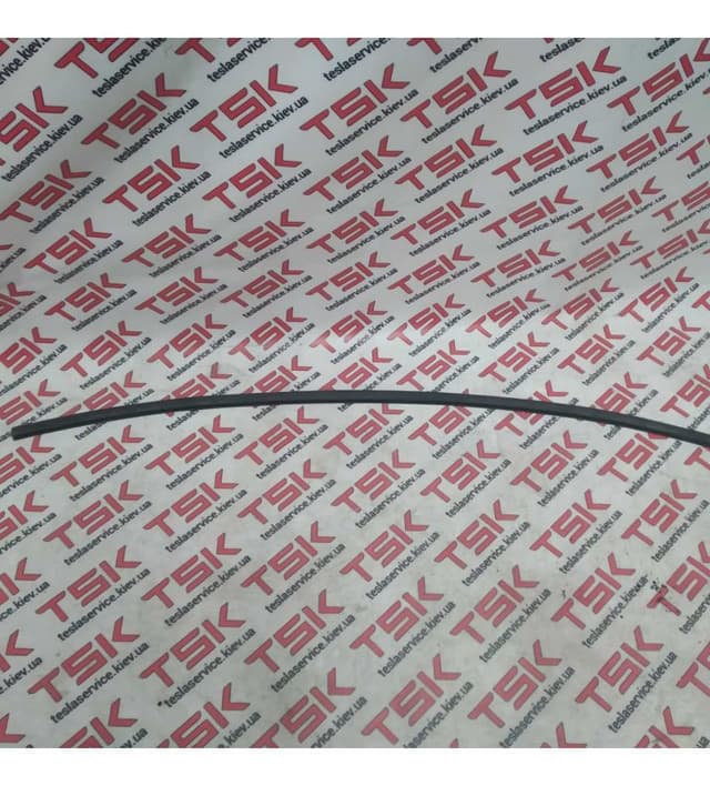 Уплотнитель лобового стекла {MS_MSR}, Tesla Model S (OEM 1004376-00-D)