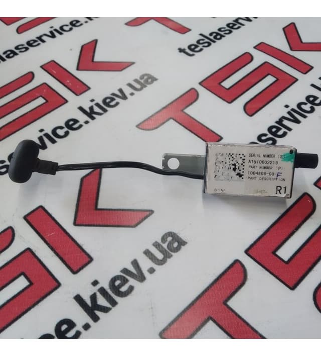 Антенна усилитель FM2 - NA EU APAC {MS_MSR}, Tesla Model S (OEM 1004808-00-F)