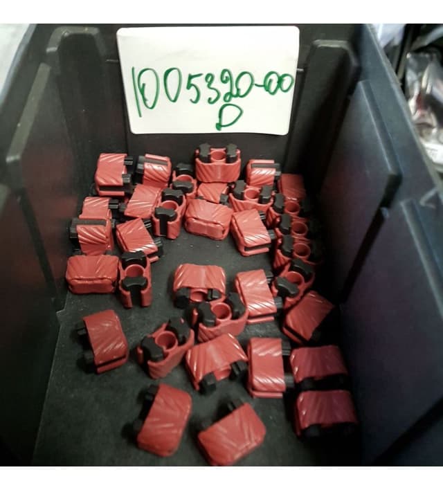 Втулка направляющей люка, Tesla Model S (OEM 1005320-00-D)