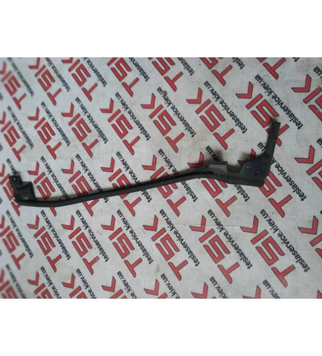 Уплотнитель двери задней левой, передний MS, Tesla Model S (OEM 1005422-00-D)
