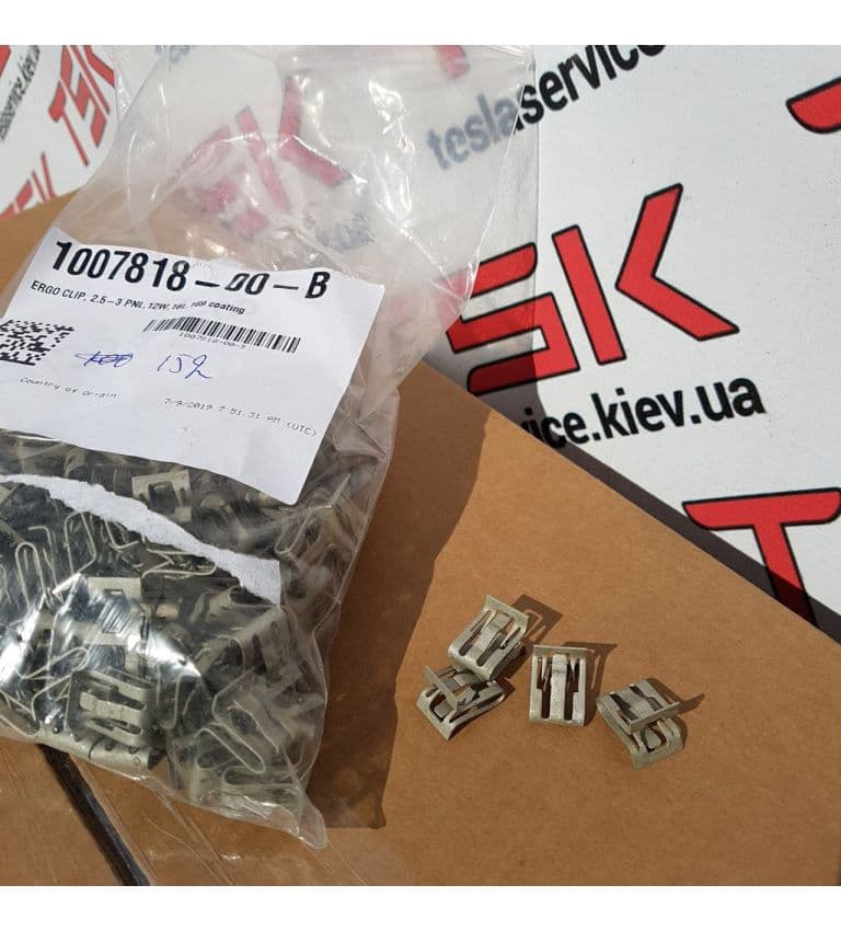 Клипса-скоба крепления панели торпеды {MS_MSR_MX}, Tesla Model S (OEM 1007818-00-B)