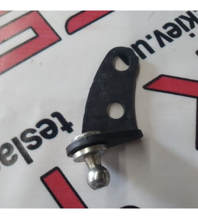 Кронштейн нижний амортизатора капота правый {MS_MSR}, Tesla Model S (OEM 1008840-00-C)