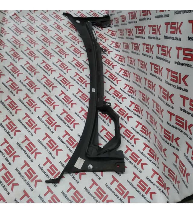 Накладка подкапотная стеклоочистителей, Tesla Model S (OEM 1008976-00-F)