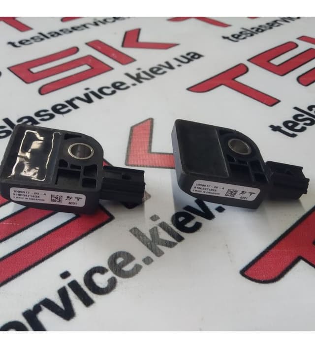 Датчик удара стойки-C, Tesla Model S (OEM 1009017-00-A)