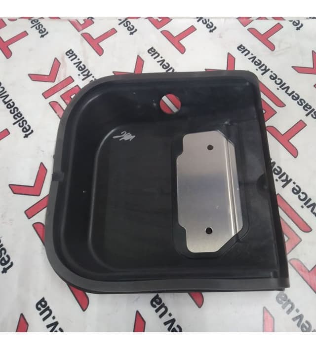 Крышка замка бокса подкапотного, Tesla Model S (OEM 1009077-00-D)