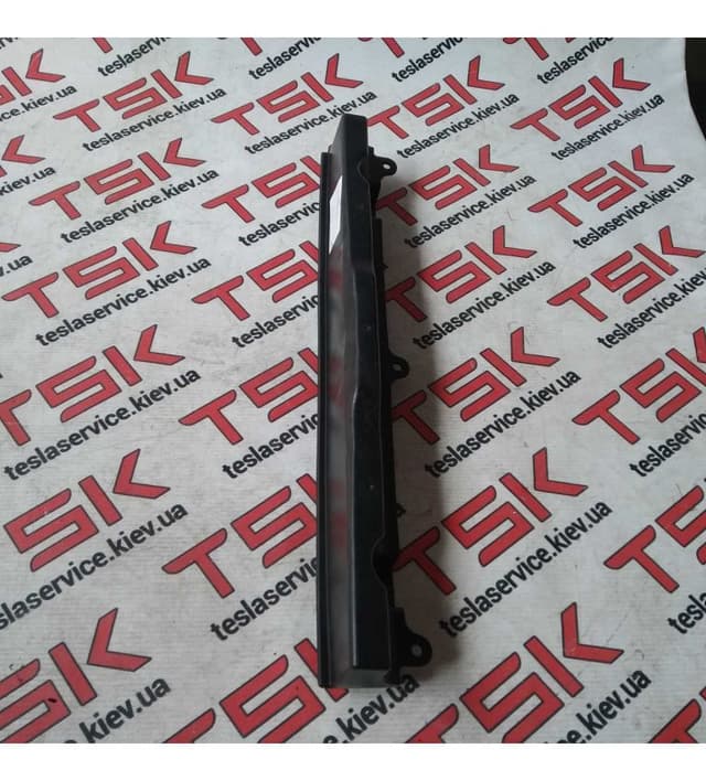 Пластик багажного отделения (короткая), Tesla Model S (OEM 1009175-00-D)