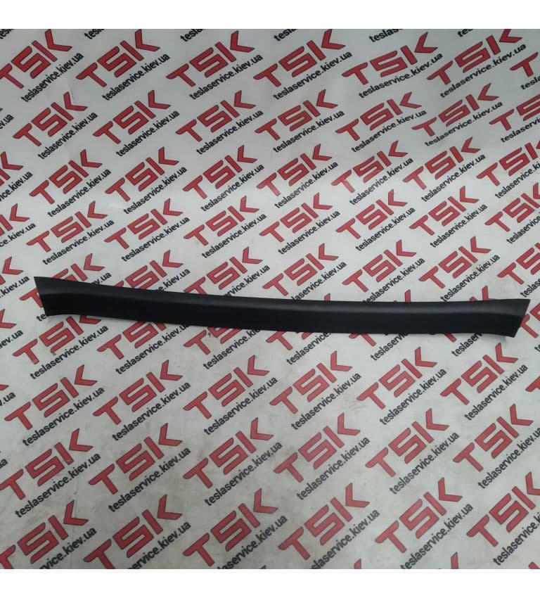 Накладка крышки багажника, верхняя часть {MS_MSR}, Tesla Model S (OEM 1009236-00-H)