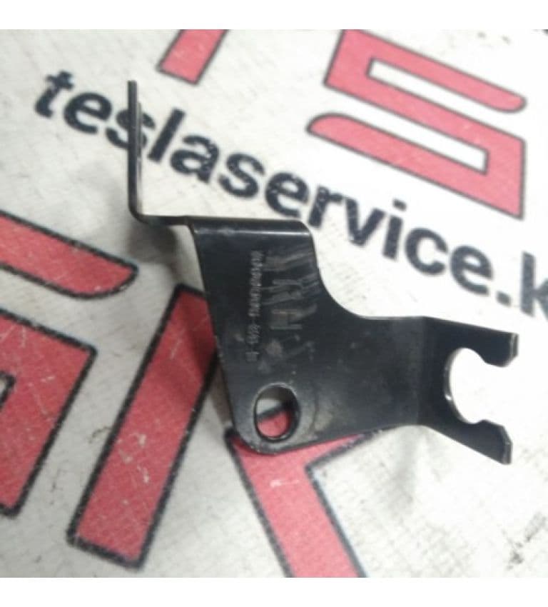 Крепление метал. ABC, правый {MS_MSR}, Tesla Model S (OEM 1009606-00-B)