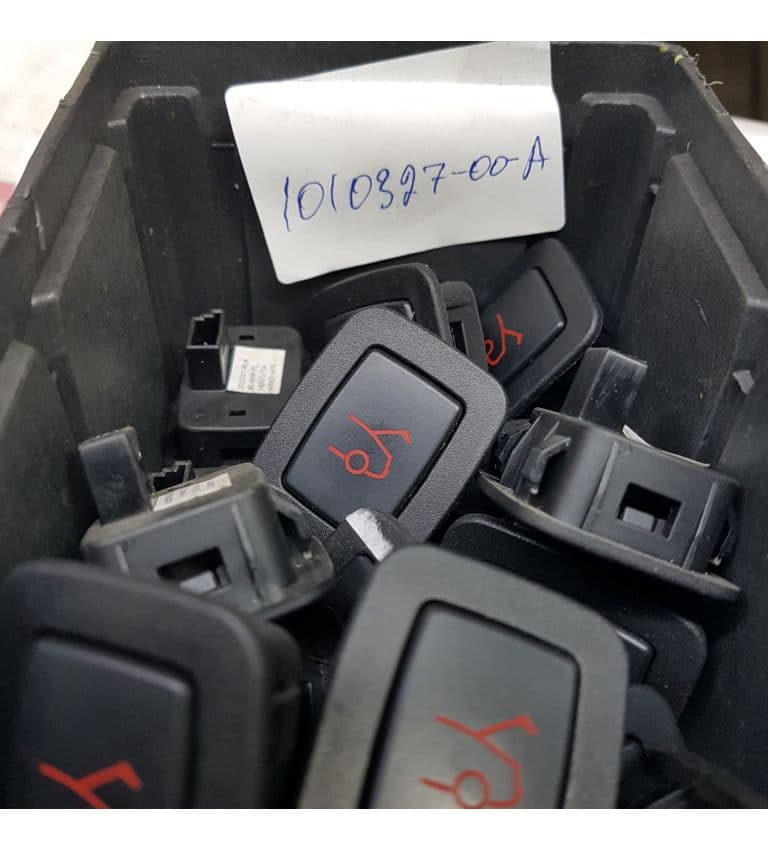 Кнопка открытия крышки багажника ( с электроприводом) {MS_MSR}, Tesla Model S (OEM 1010327-00-A)