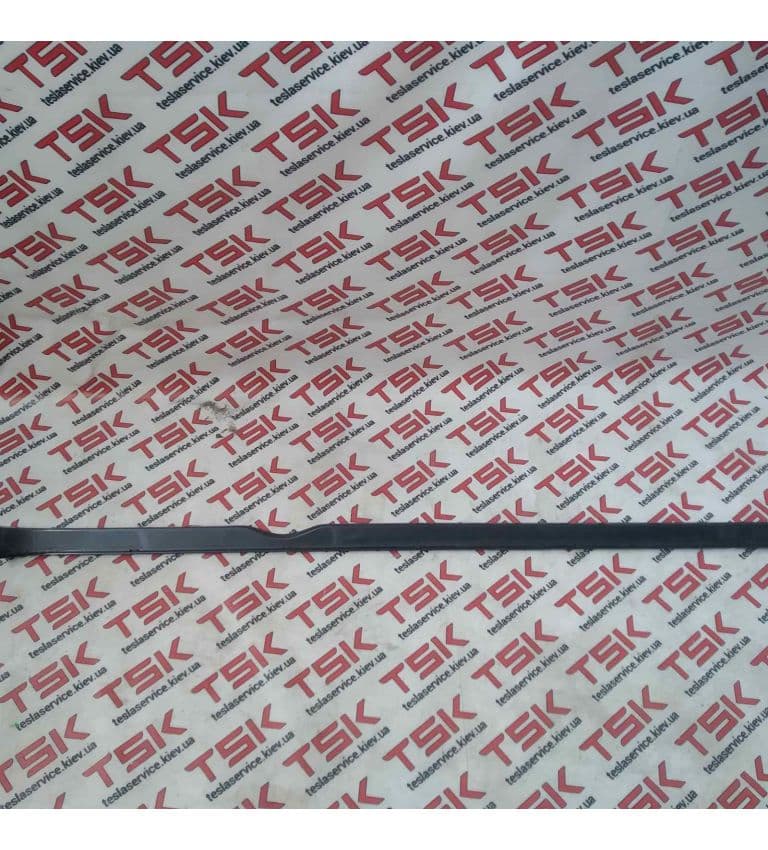 Молдинг накладки порога левого, декоративный {MS_MSR}, Tesla Model S (OEM 1012215-00-G)