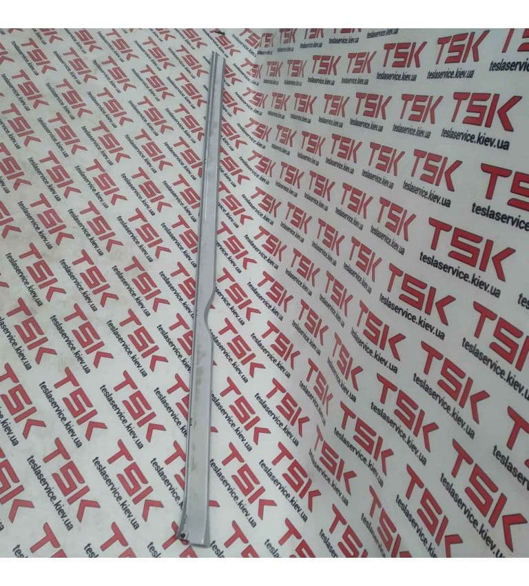 Молдинг накладки порога правой, декоративный {MS_MSR}, Tesla Model S (OEM 1012217-00-G)
