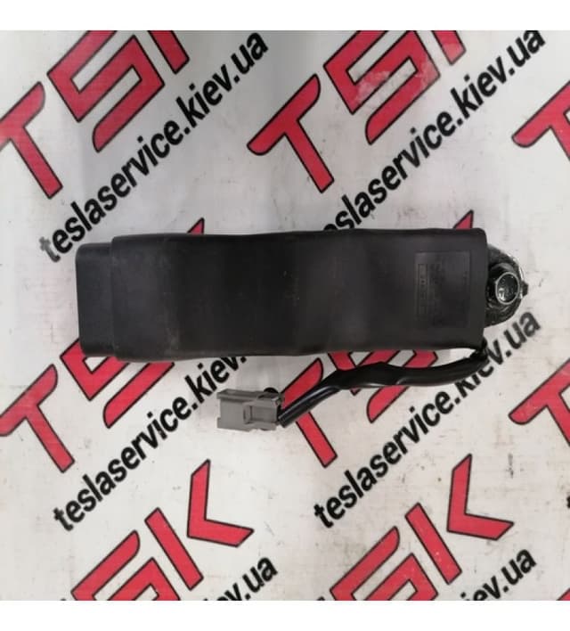 Замок ремня безопасности водителя (BLK) EUR/USA {MS_MSR}, Tesla Model S (OEM 1019493-05-E)
