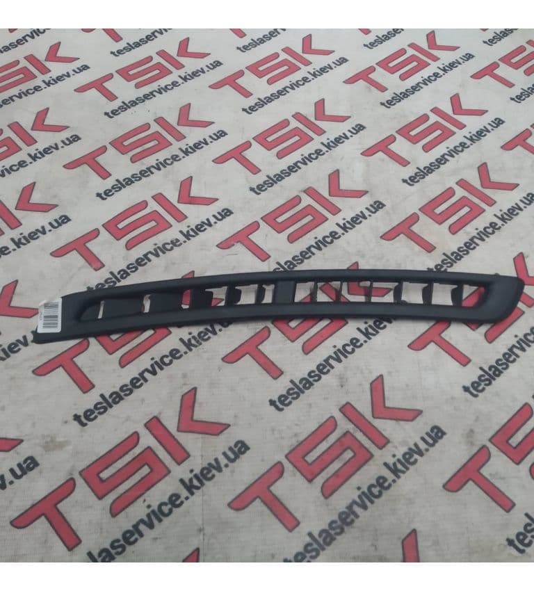 Решетка обдува лобового стекла левая {MS_MSR}, Tesla Model S (OEM 1023272-00-B)