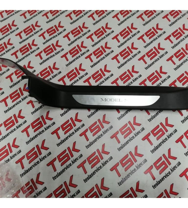 Накладка проёма двери передней левой (под накладку порога P100D) {MS_MSR}, Tesla Model S (OEM 1030390-02-F)