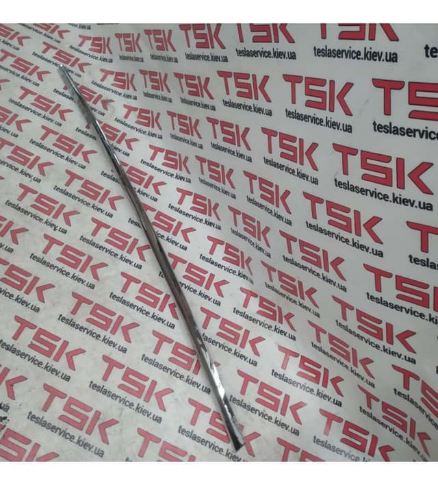 Накладка верхняя двери задней левой, хром, Tesla Model X (OEM 1032249-00-J)