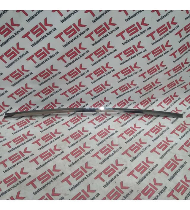 Накладка двери задней правой верхняя (хром), Tesla Model X (OEM 1032250-00-J)