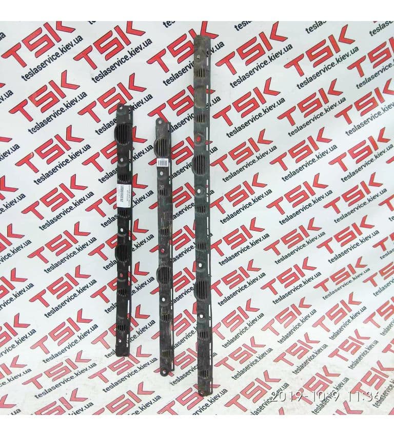 Накладка батареи боковая средняя {MS_MSR_MX}, Tesla Model S (OEM 1032385-00-C)