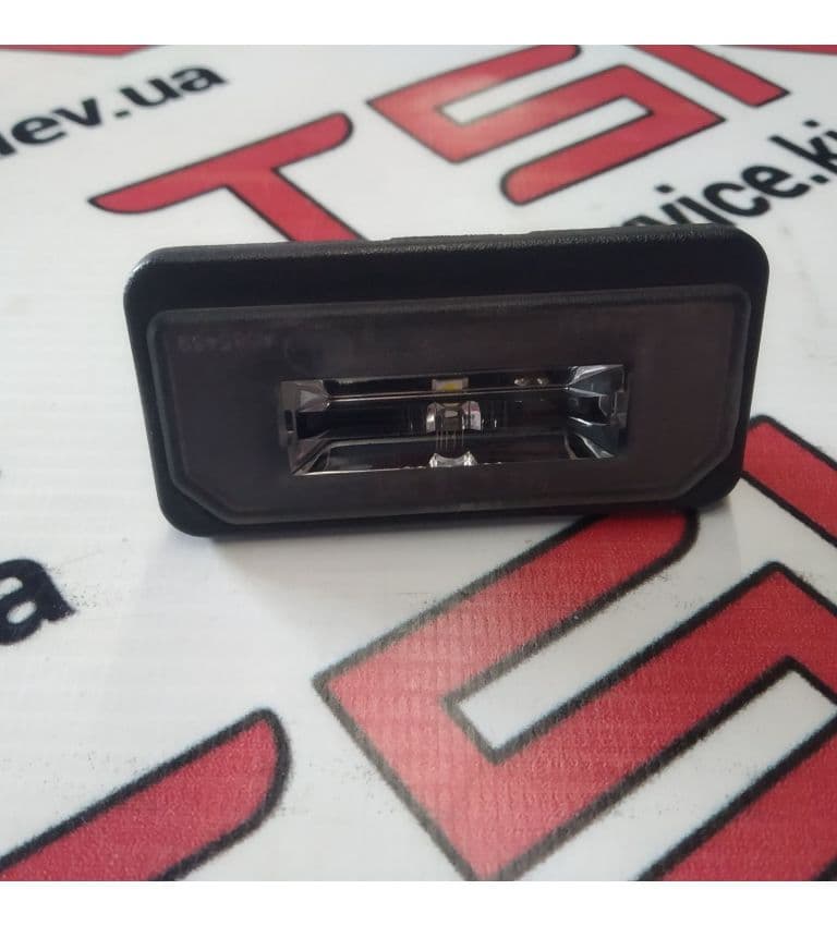 Фонарь подсветки номерного знака {MX_MS_MSR}, Tesla Model S (OEM 1034341-00-B)