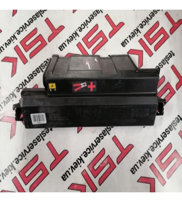 Крышка блока предохранителей, Tesla Model S (OEM 1034406-00-C)