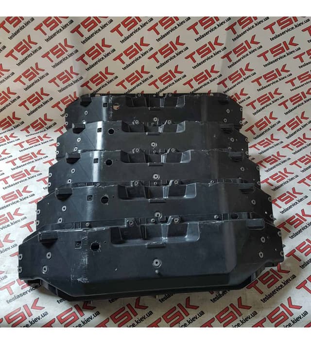 Центральня часть передних шахт под фары, Tesla Model X (OEM 1035176-00-G)