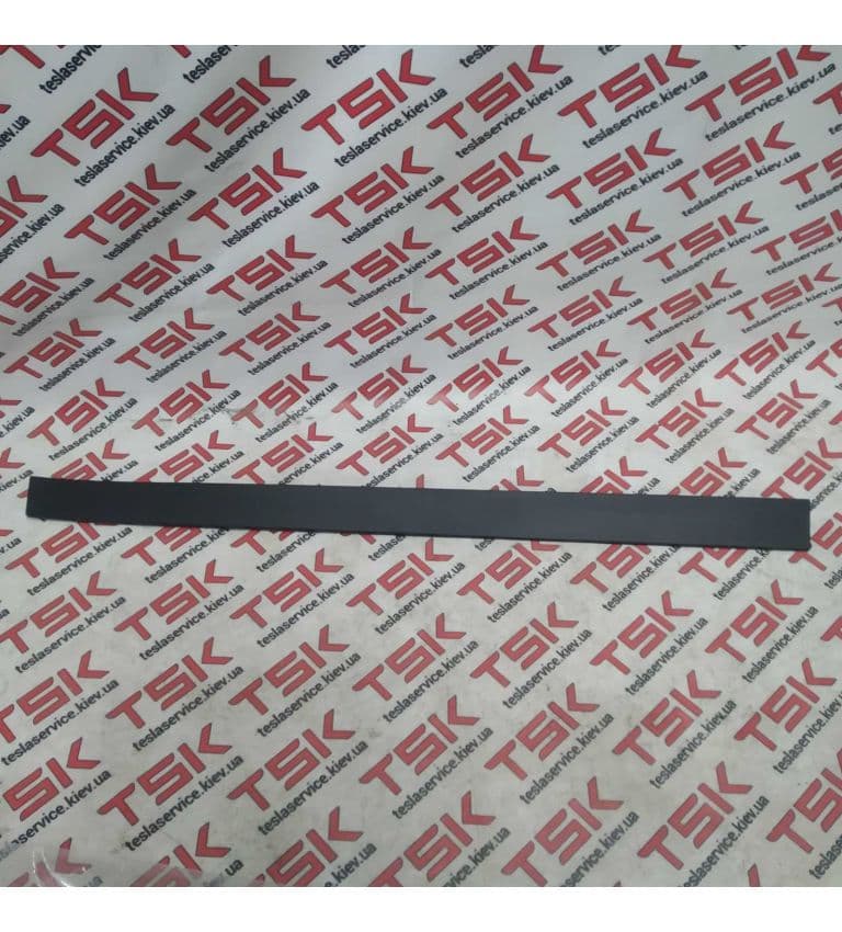 Накладка двери передней левой, наружная, нижняя, пластик, Tesla Model X (OEM 1035201-00-D)