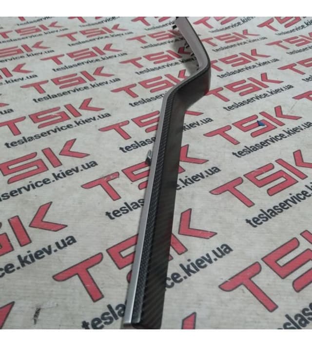 Накладка карты двери передней левой, carbon MX, Tesla Model X (OEM 1035788-11-B)